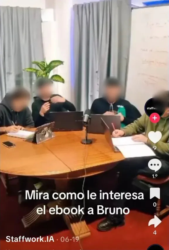 Mesa de trabajo sobre el ebook, publicada por Staffwork.ia en TikTok.